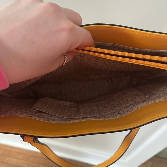 Guess Women's Signature Tote Shoulder Bag- Brown Golden Yellow - Picture 5 of 5